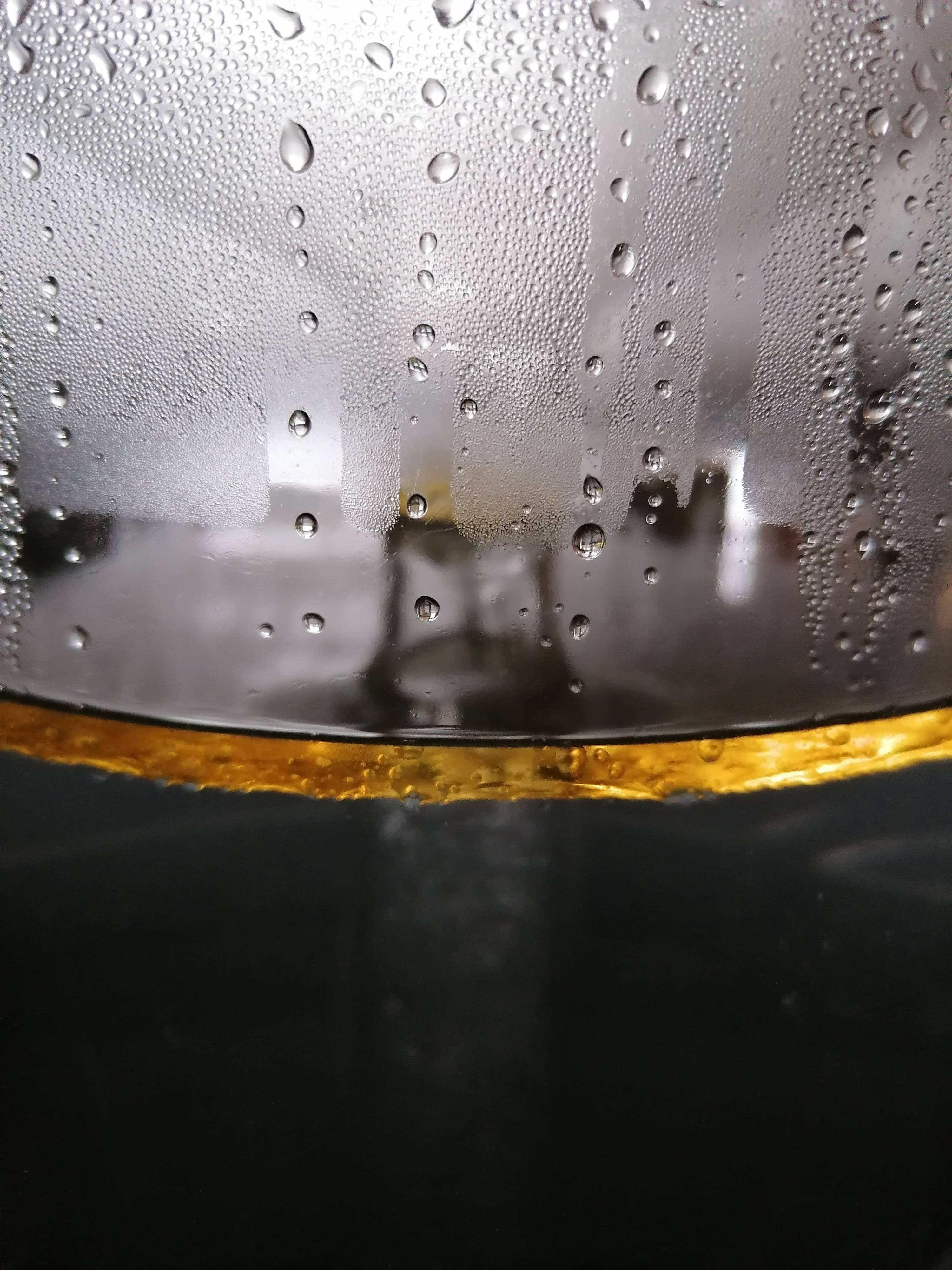 Decouvrez la distillation Idrolato di iperico 100% biologico e artigianale