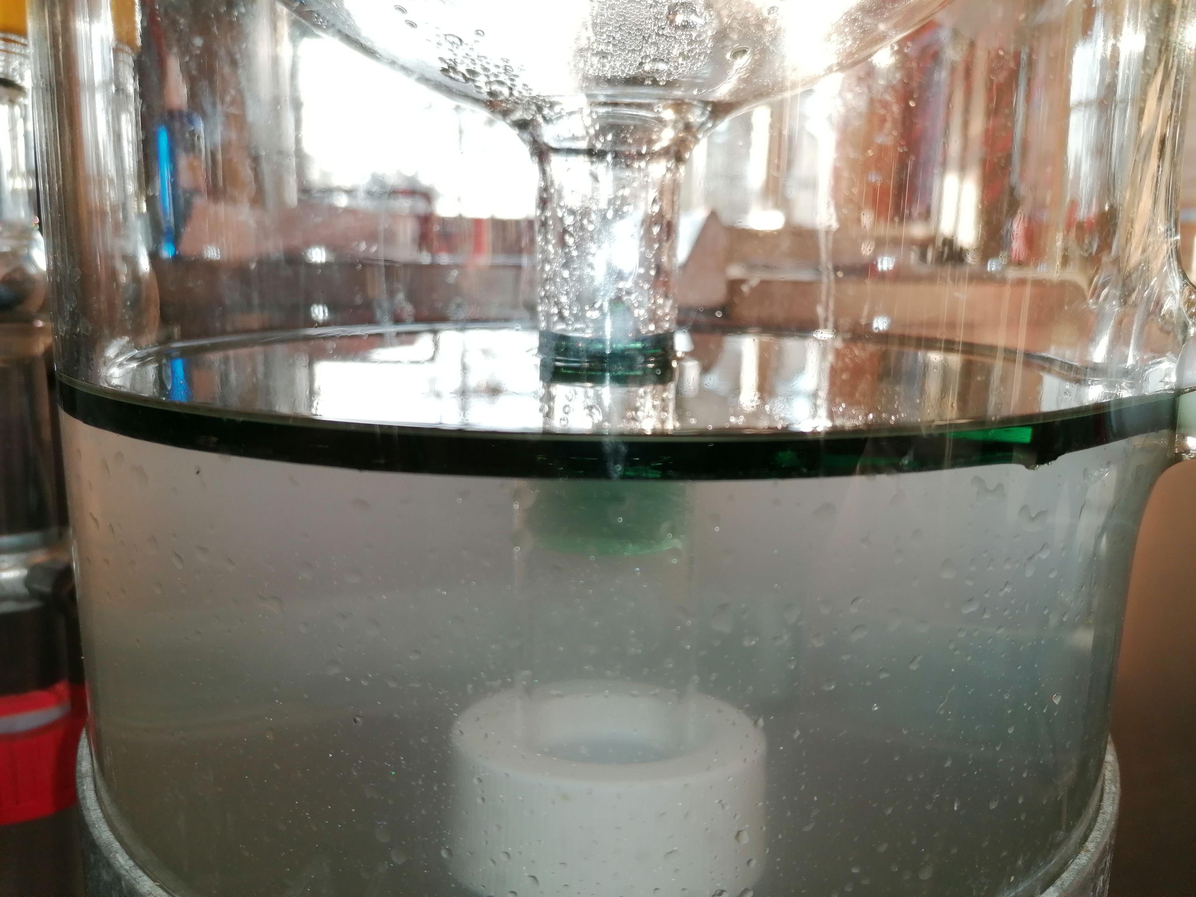 Decouvrez la distillation Olio essenziale di Geranio rosa Bourbon 100% biologico e artigianale