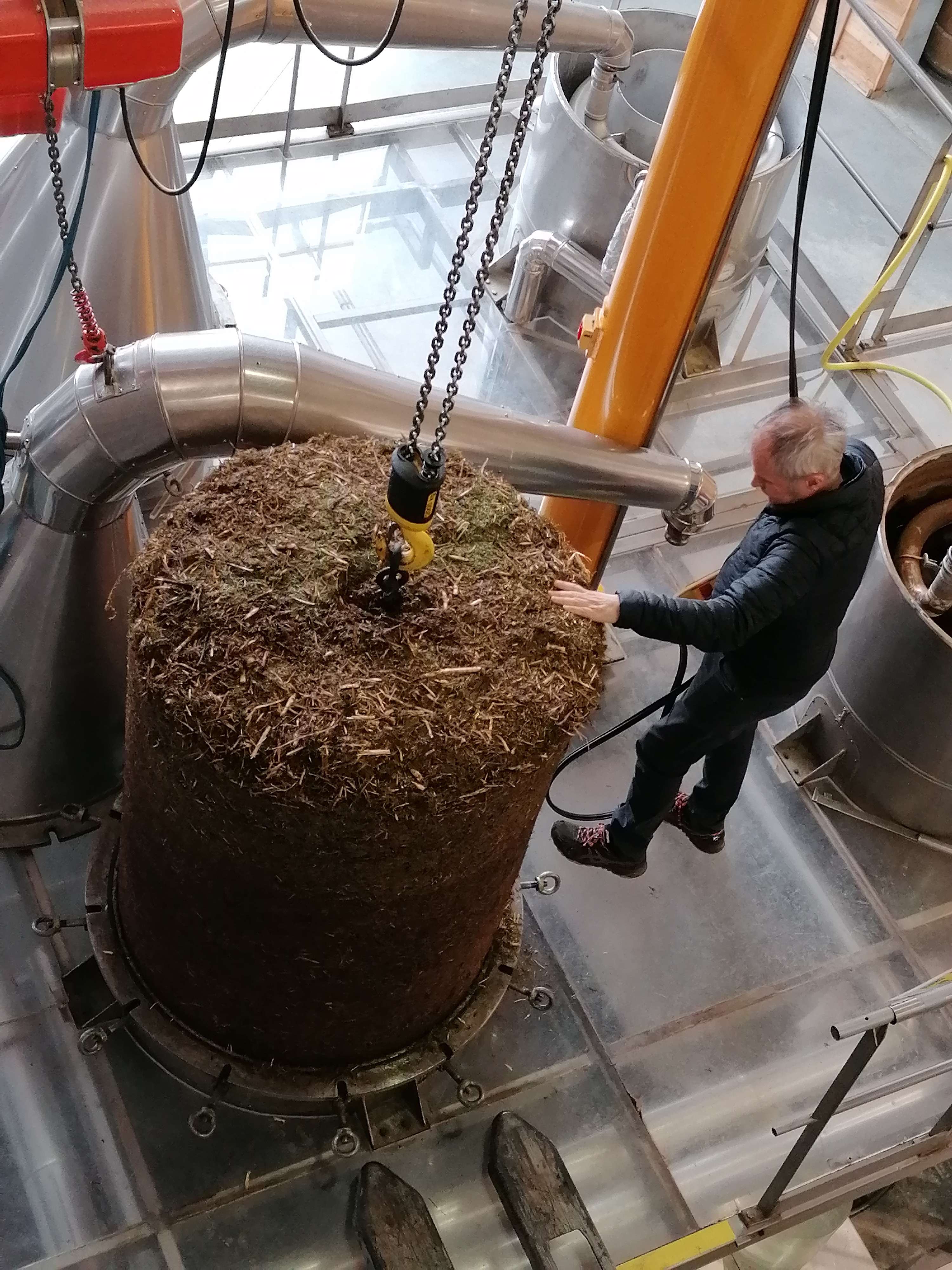 Decouvrez la distillation Olio essenziale di ginepro 100% biologico e artigianale